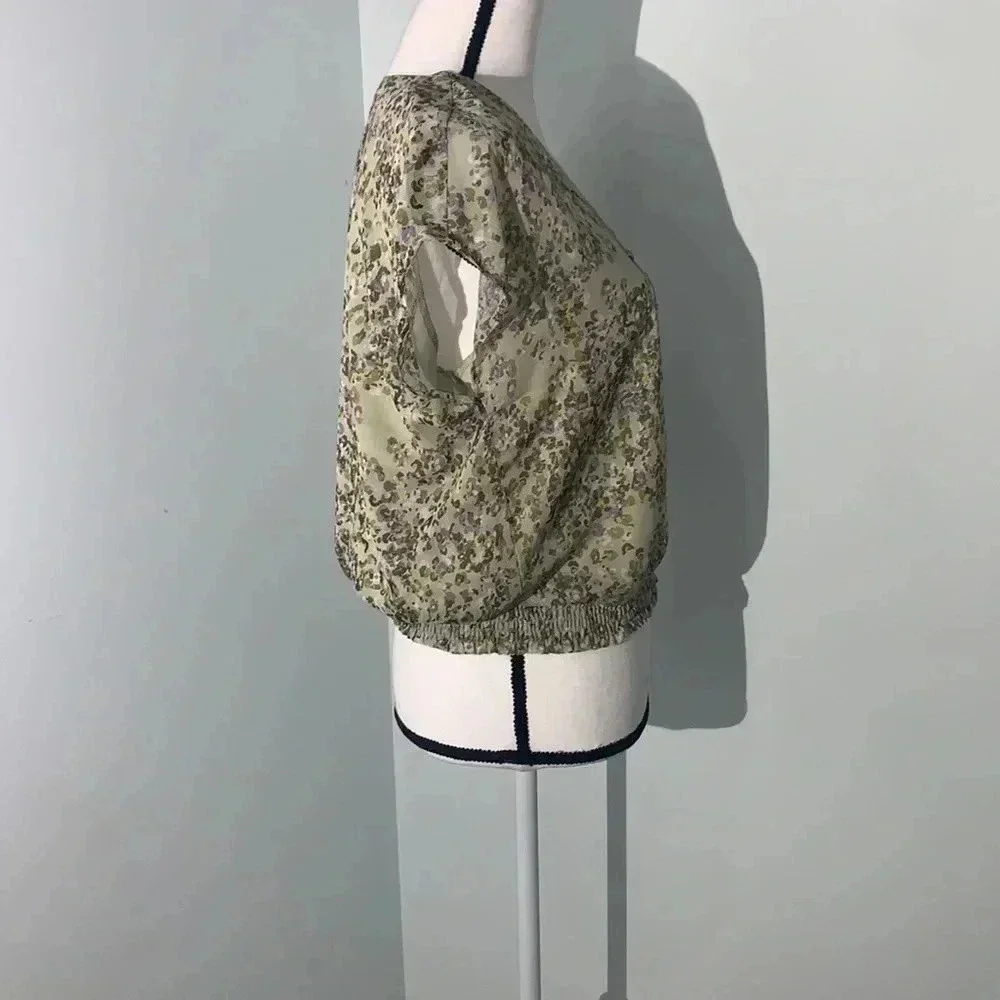 Reserved Womens V Neck Short Sleeve Blouse size 10